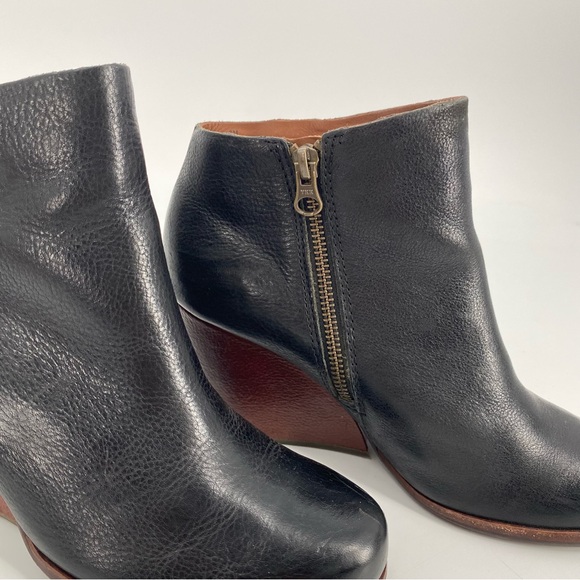 Women Kork Ease Ankle Black Leather Booties - Picture 2 of 7